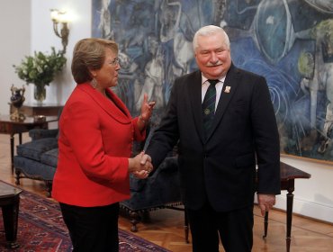 Lech Walesa visita a Bachelet y niega haber sido agente de los servicios de seguridad polacos