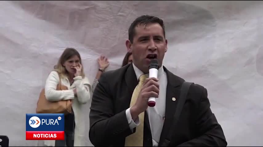 Pastor Soto da polémico mensaje durante debate de ley de aborto en el Congreso