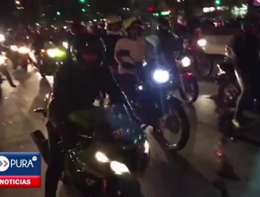 Motociclistas realizan protesta por calles de Santiago