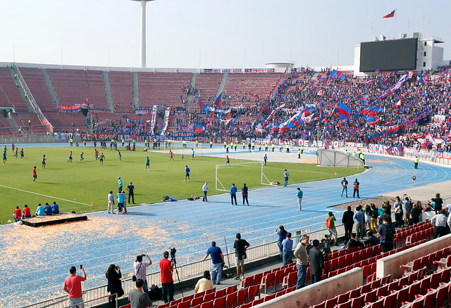 Plantel de Universidad de Chile recibió el apoyo de su hinchada en el banderazo