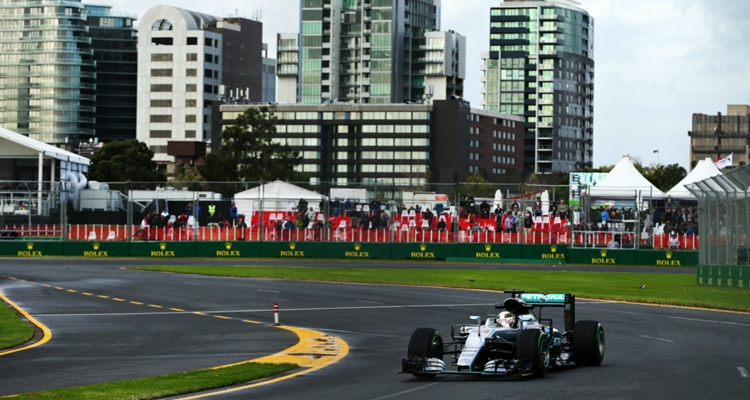 Arranque sin cambios: Hamilton dominó el viernes