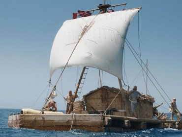 Espectacular rescate de balsa Kon-Tiki con 14 científicos en el sur de Chile