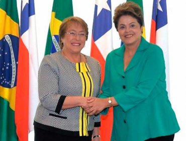 Bachelet negó vínculos con empresarios brasileños:"Es absolutamente falso"