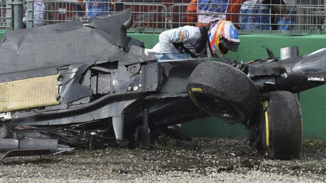 Alonso salió ileso de un brutal accidente en la victoria de Rosberg en la F1