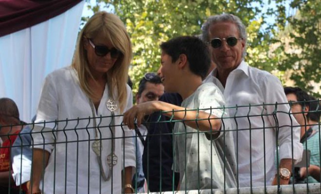 Cecilia Bolocco reaparece junto a su hijo y su nueva pareja