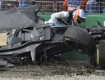 Alonso salió ileso de un brutal accidente en la victoria de Rosberg en la F1