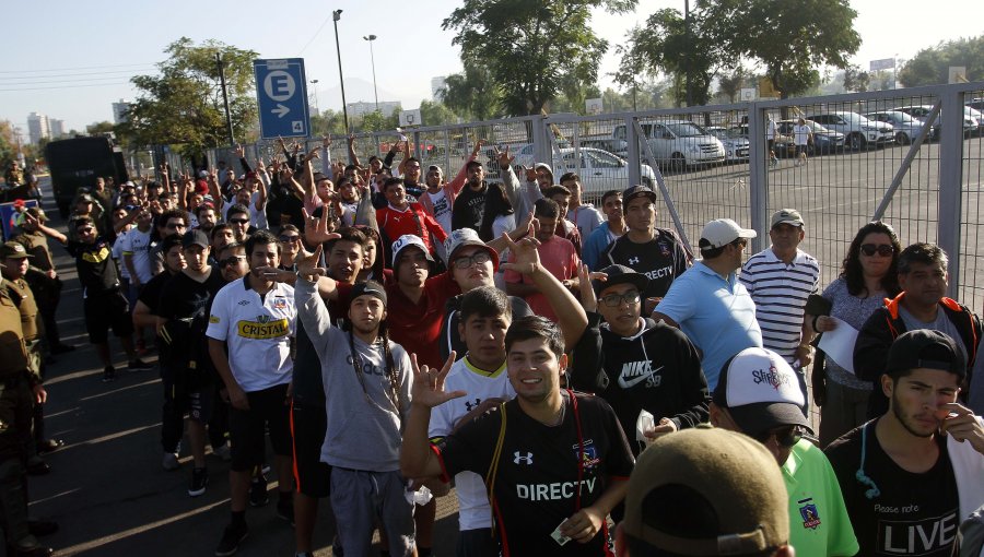 Hinchas de Colo Colo ingresaron con tranquilidad al estadio Nacional