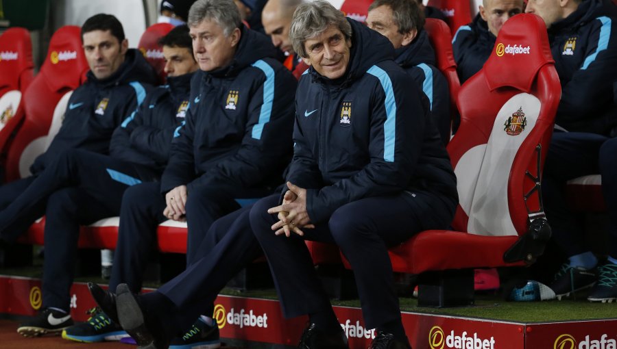 Pellegrini no pudo festejar en su último clásico de Manchester