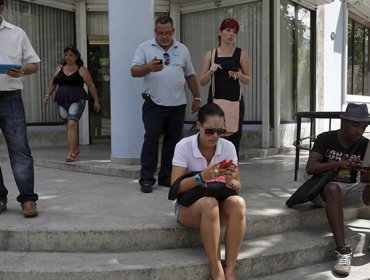 Barack Obama anuncia que un nuevo acuerdo de Google llevará wifi y banda ancha a Cuba