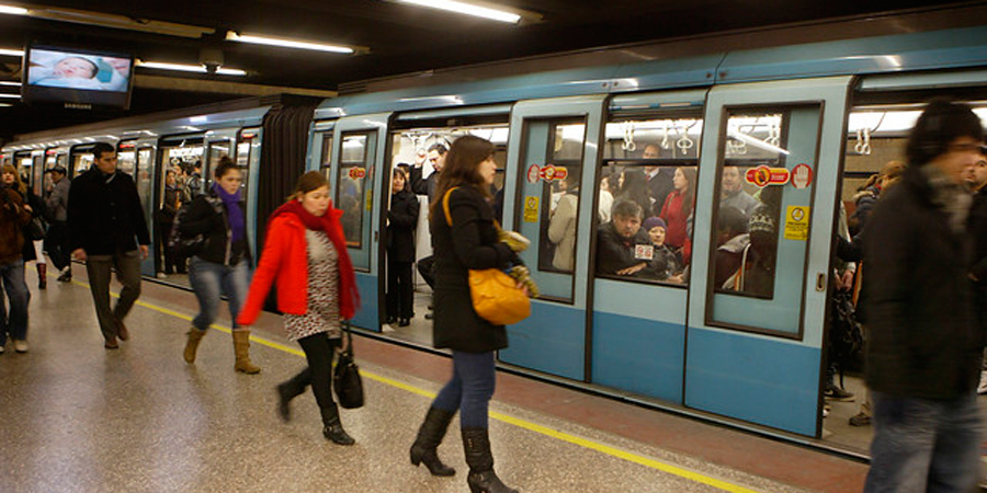 Preocupación por eventual nueva alza del pasaje del metro de Santiago