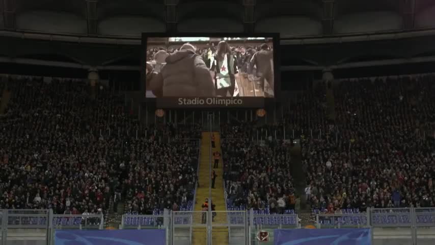 Conocida marca de cerveza hace una broma a hincha en un partido de Champions League