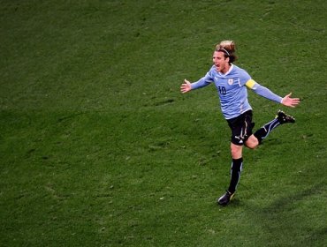 Diego Forlán alabó a Pellegrini y espera que gane la Champions con el City