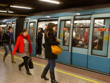 Preocupación por eventual nueva alza del pasaje del metro de Santiago