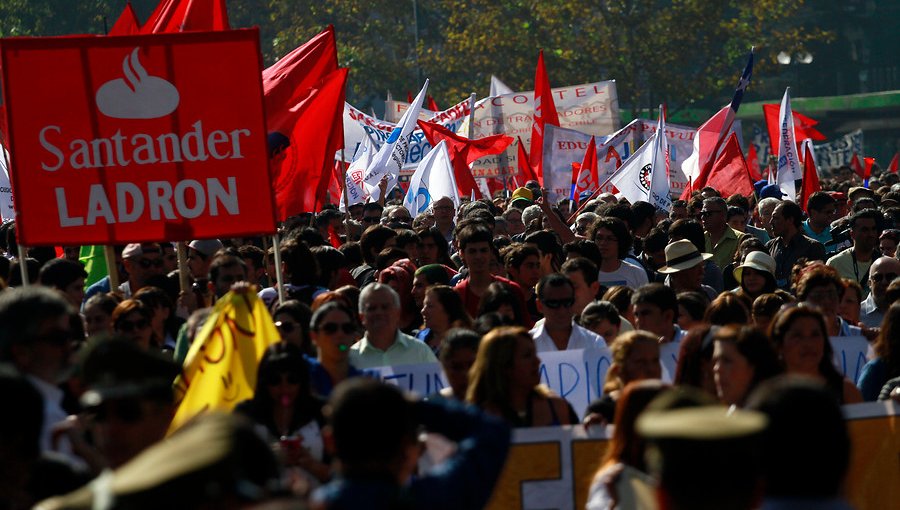 La CUT, estudiantes y trabajadores se manifiestan contra la reforma laboral