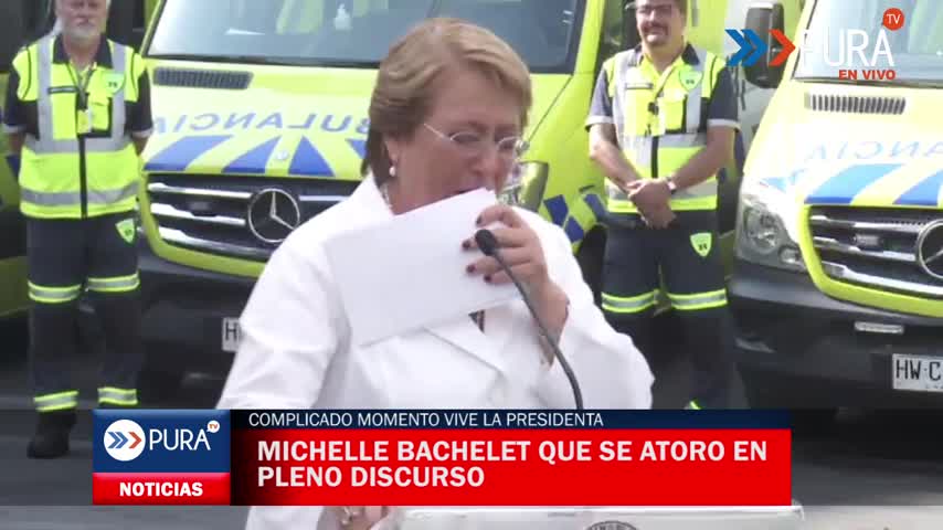 Complicado momento vive la Presidenta Michelle Bachelet que se atoro en pleno discurso