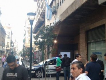 Sujeto irrumpe en programa de radio argentina y amenaza con volar el edificio