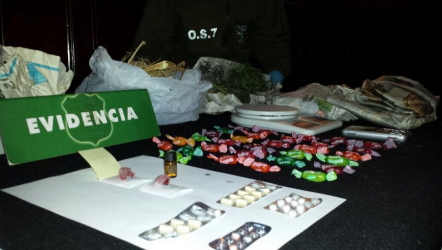 Profesor vendía caramelos impregnados con cocaína líquida