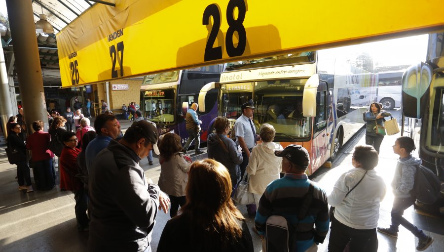 Semana Santa: Santiaguinos comienzan a viajar a regiones de cara al fin de semana largo