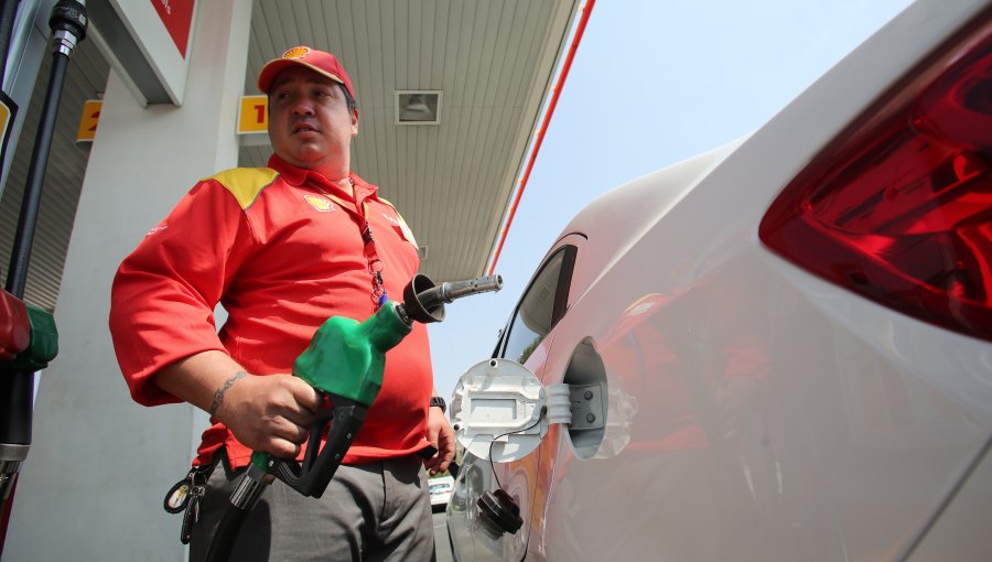 Bencinas subieron hasta $5,4 por litro