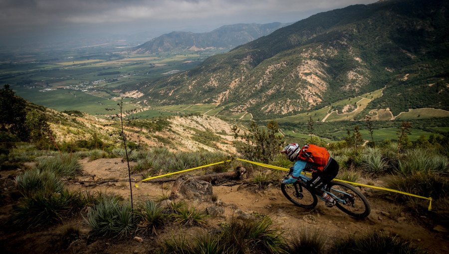 Con 423 corredores de 23 países comenzó la fiesta mundial del Montenbaik Enduro