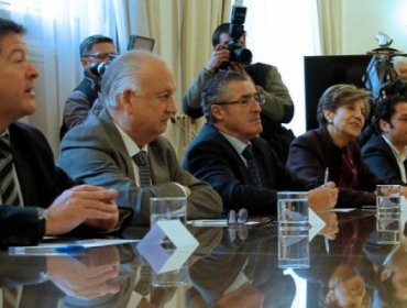 Teiller responde a Pizarro:“Yo le recomendaría al senador que no vea tanto la paja en el ojo ajeno”