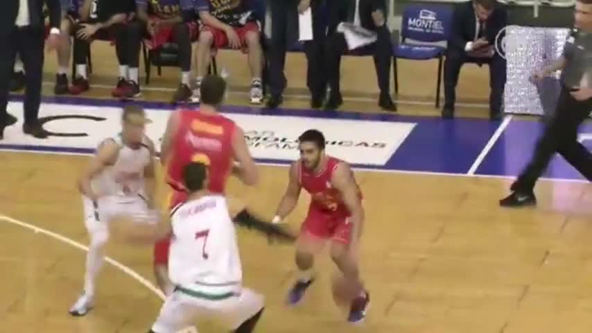 Argentino imitó jugada de los Globetrotters en la liga española