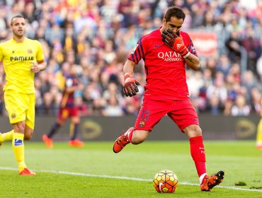 Claudio Bravo: “Jugar en el Barcelona no solo implica atajar”