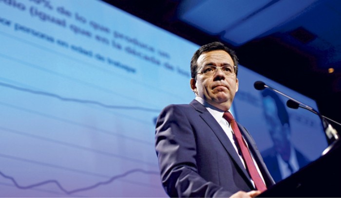 Ministro de Economía responde a Piñera