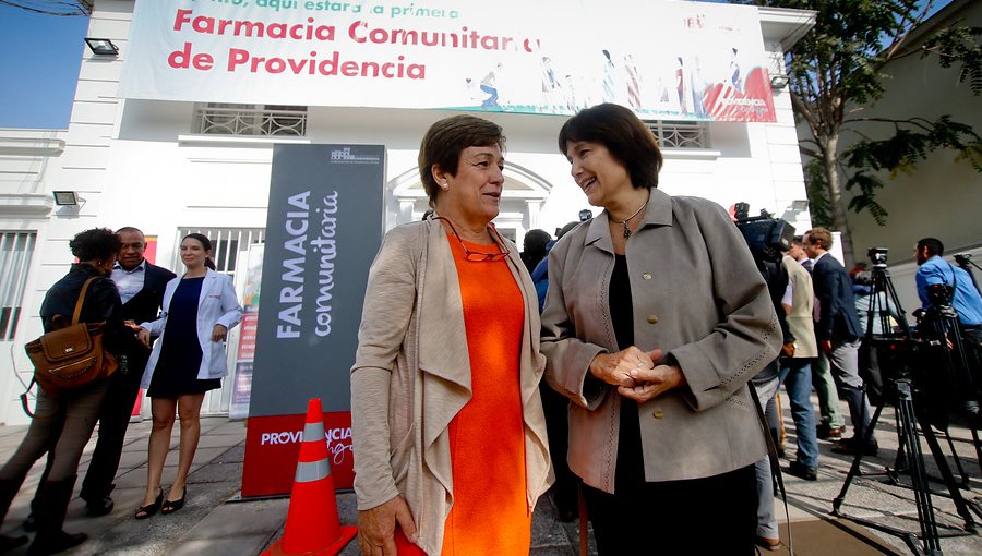 Alcaldesa de Providencia y Ministra de Salud inauguran la primera farmacia comunitaria