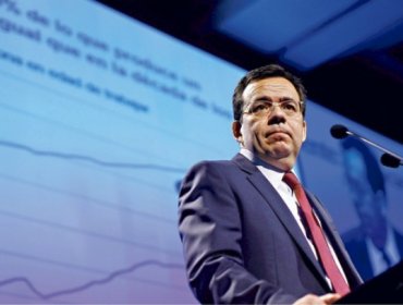 Ministro de Economía responde a Piñera