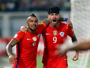 Mauricio Pinilla y Arturo Vidal tras importante victoria en Venezuela