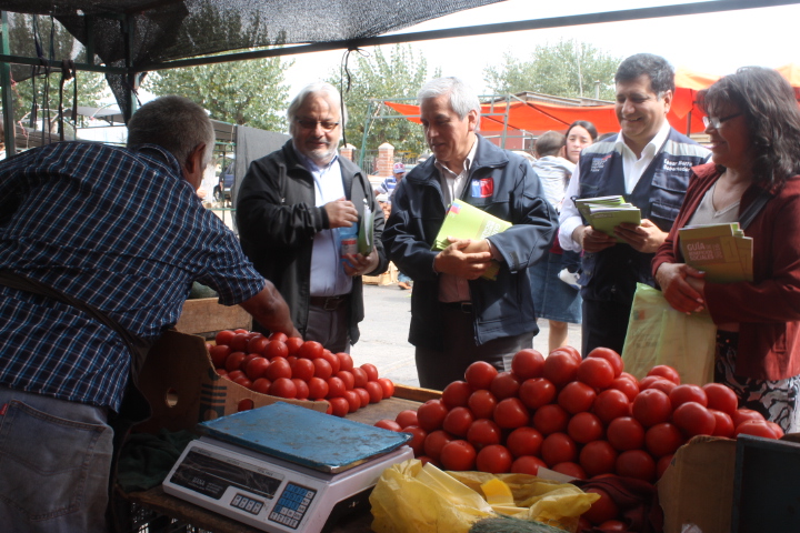 Autoridades reparten en La Calera la Guía de Beneficios Sociales 2016