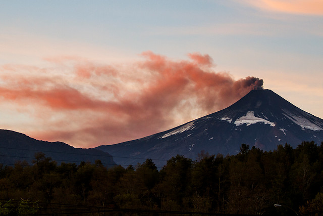 Declaran alerta amarilla al Volcán Villarrica e Intendencia llama a la calma