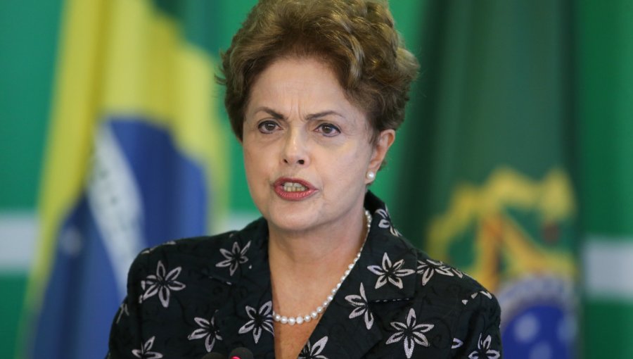 Prestigioso periódico brasilero pide la renuncia de Dilma Rousseff