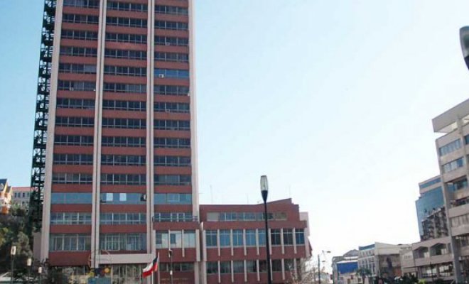 Funcionario acusado de delito sexual es destituido de la gobernación de Valpo