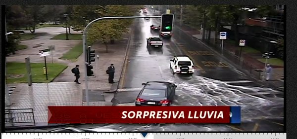 Lluvia otoñal sorprende a los santiaguinos