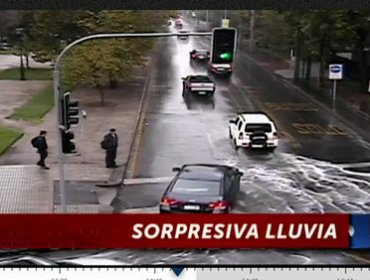 Lluvia otoñal sorprende a los santiaguinos