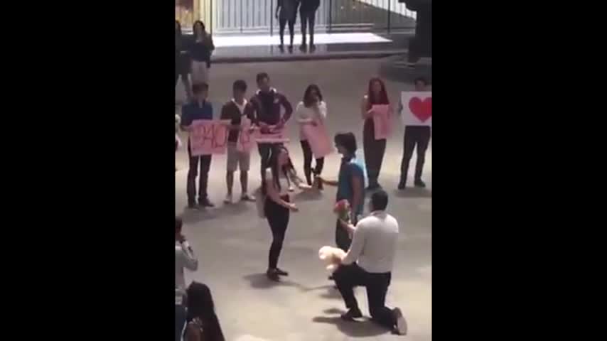 ¡EpicFail! Joven preparo romántica petición y termino humillado