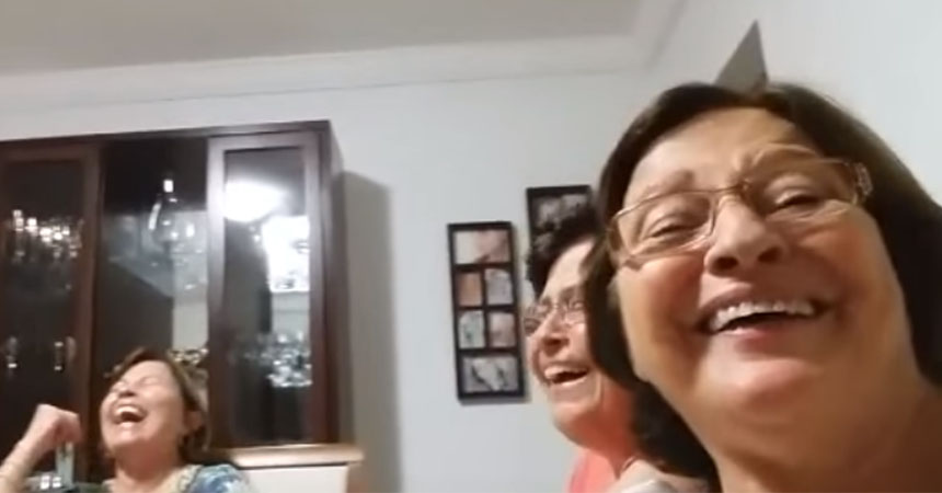 Estas mujeres se grabaron creyendo que se tomaban una selfie y lo que ocurrió fue divertidísimo