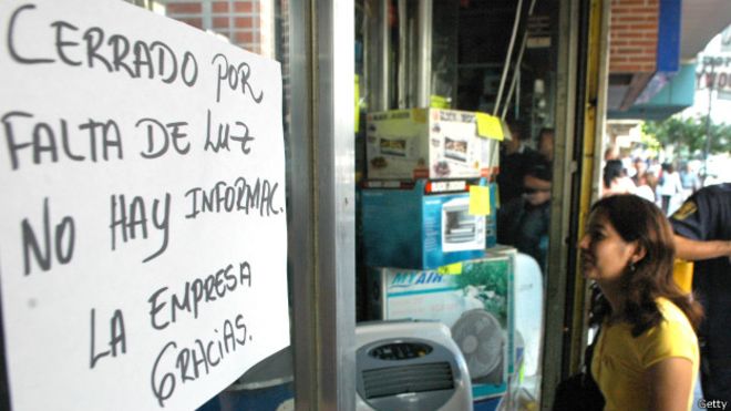 Maduro decreta viernes feriados en sector público de Venezuela "para ahorrar energía"
