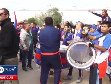 Hinchas de la Universidad de Chile realizaron banderazo por el bajo rendimiento