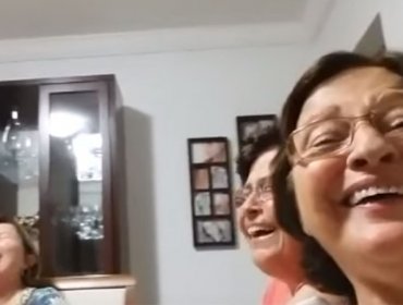 Estas mujeres se grabaron creyendo que se tomaban una selfie y lo que ocurrió fue divertidísimo