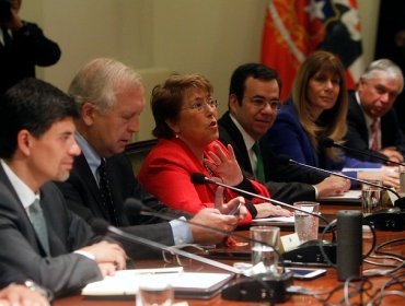 Adimark: Presidenta Bachelet baja un punto y alcanza 26% de aprobación