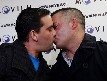 Carabinero se convertirá en el primer uniformado en contraer el Acuerdo de Uníon Civil con pareja del mismo sexo