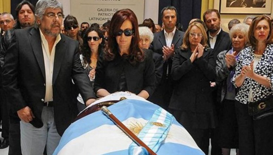 Impacto en Argentina: Tesis devela que ex Presidente Kirchner fingió su muerte