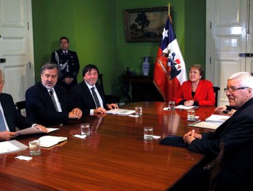 Presidenta Michelle Bachelet se reúne con representantes de la bancada regionalista