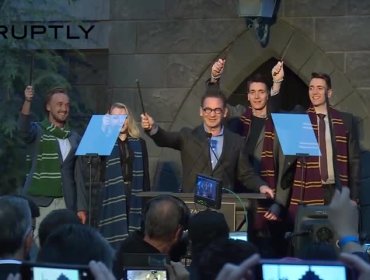 Fans enloquecen con apertura del nuevo mundo de Harry Potter en Universal Studios