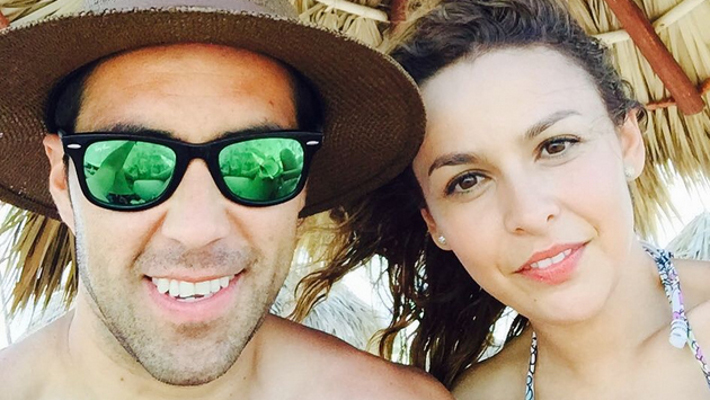 Claudio Bravo y su esposa presentan oficialmente a su pequeña Emma