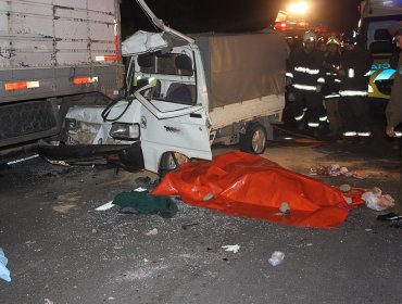 Grave accidente: Un muerto y dos heridos graves deja violenta colisión en las cercanías de Osorno