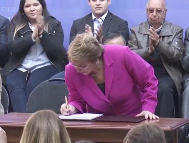 La Presidenta Michelle Bachelet promulgó la Ley que regula el financiamiento de la Política y la nueva Ley de Partidos políticos